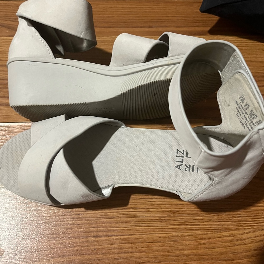 Women’s light blue/greyish sandal